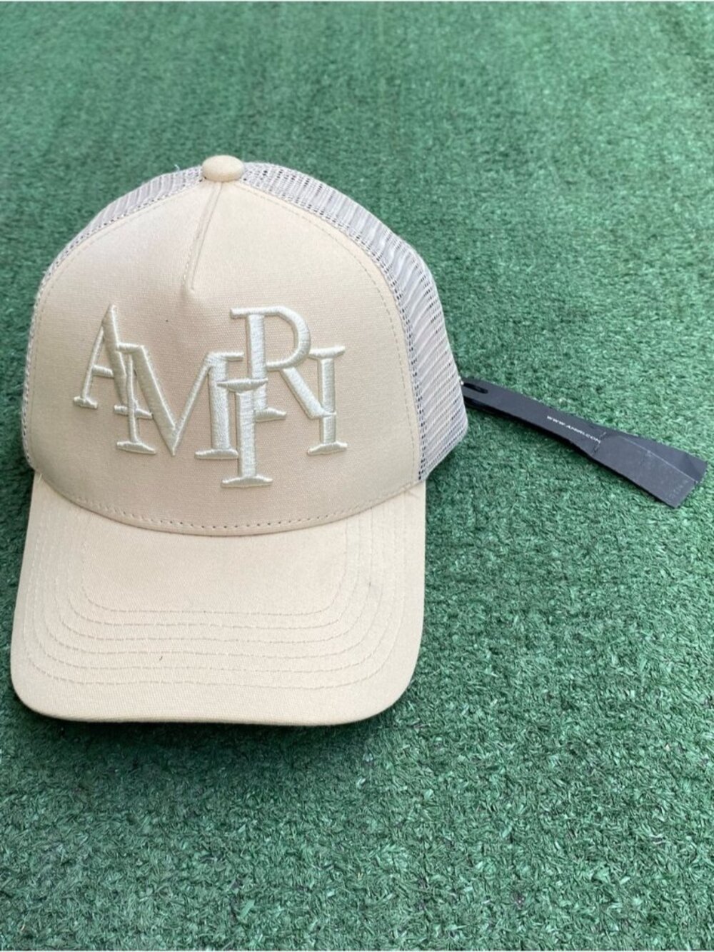 Amiri hat